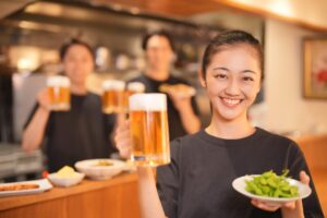 飲食店でアルバイト│同年代の仲間が出来るコミュニケーションツール